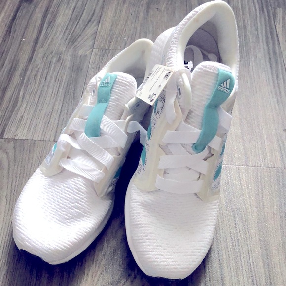 NWT Women’s Adidas Edge Lux 4 - Picture 2 of 9